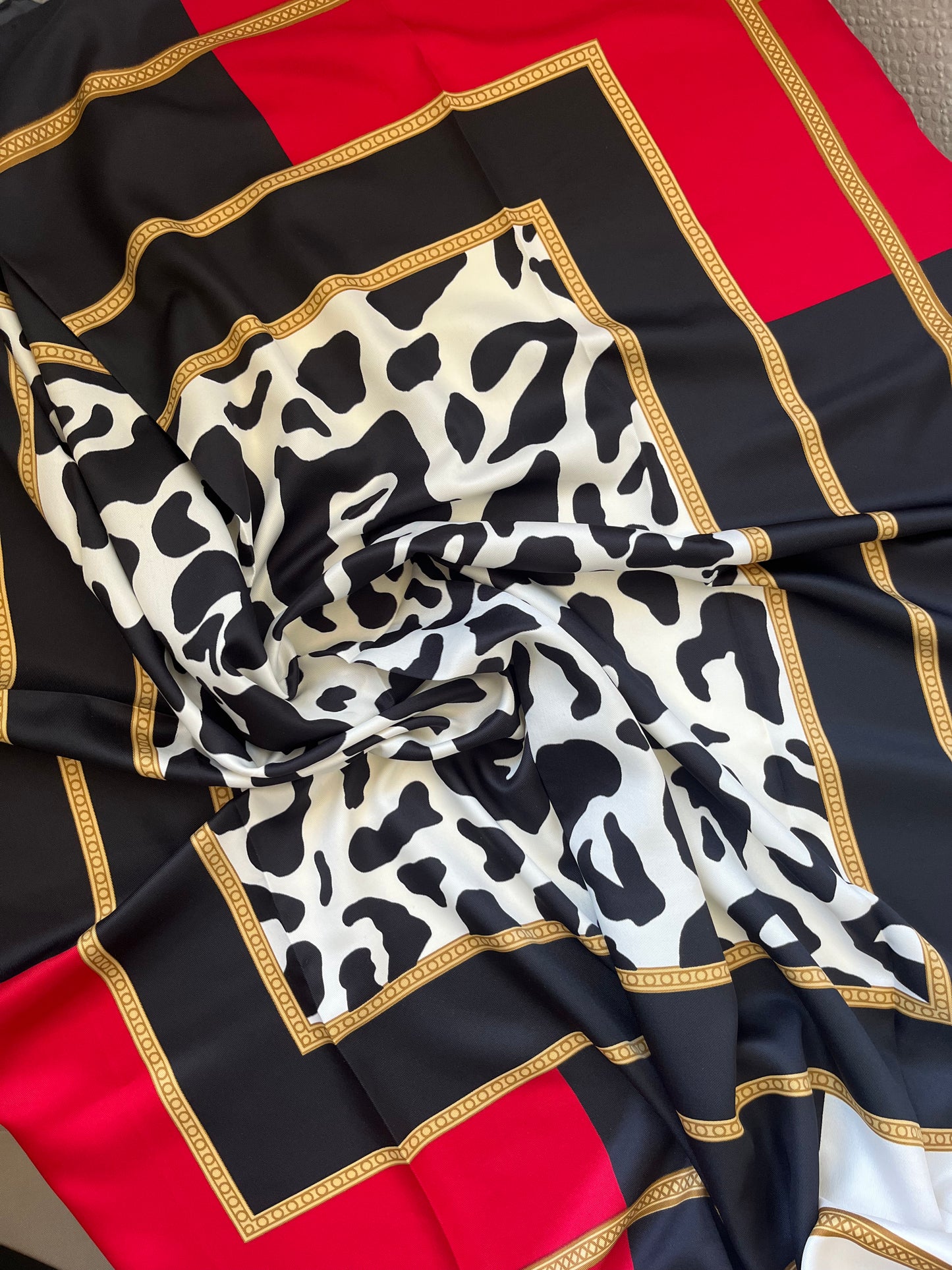 Red Leopard printed scarf with gold chain