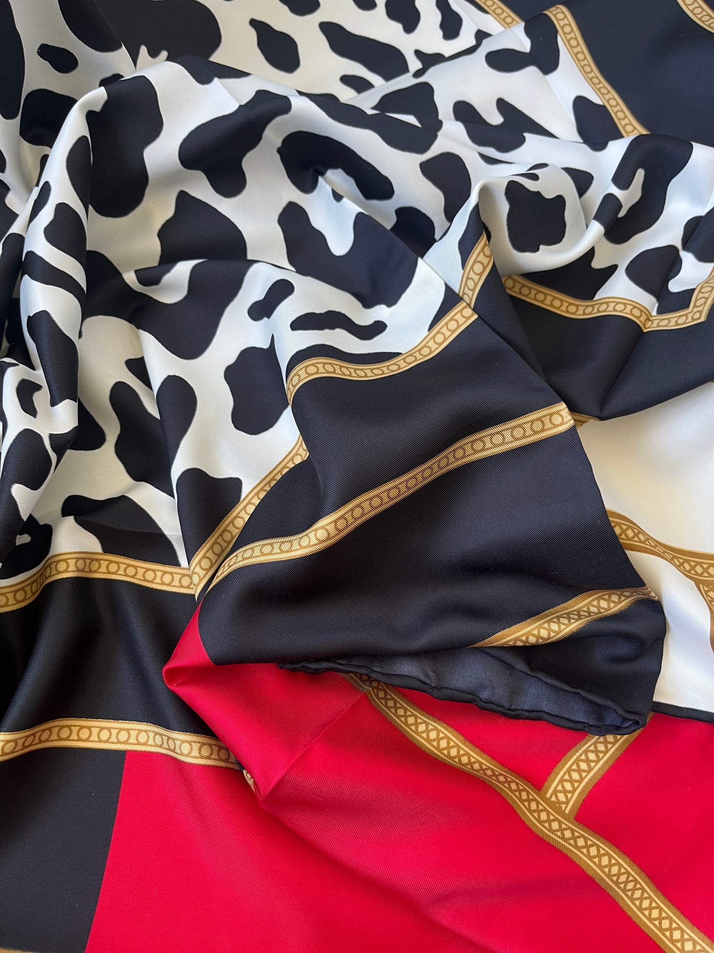 Red Leopard printed scarf with gold chain