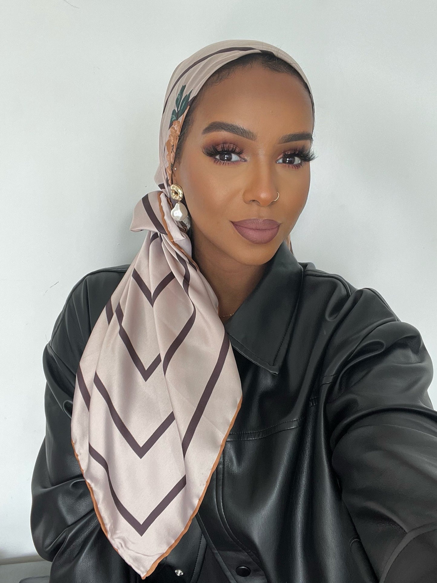 Floral printed scarf available in 5 colours